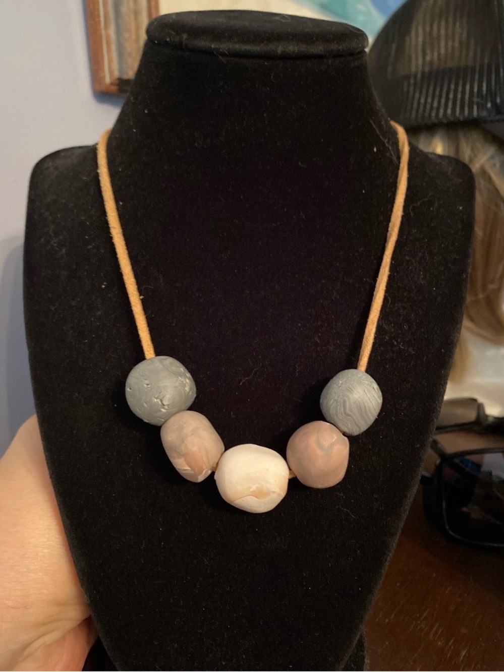 V! Pretty necklace in good condition